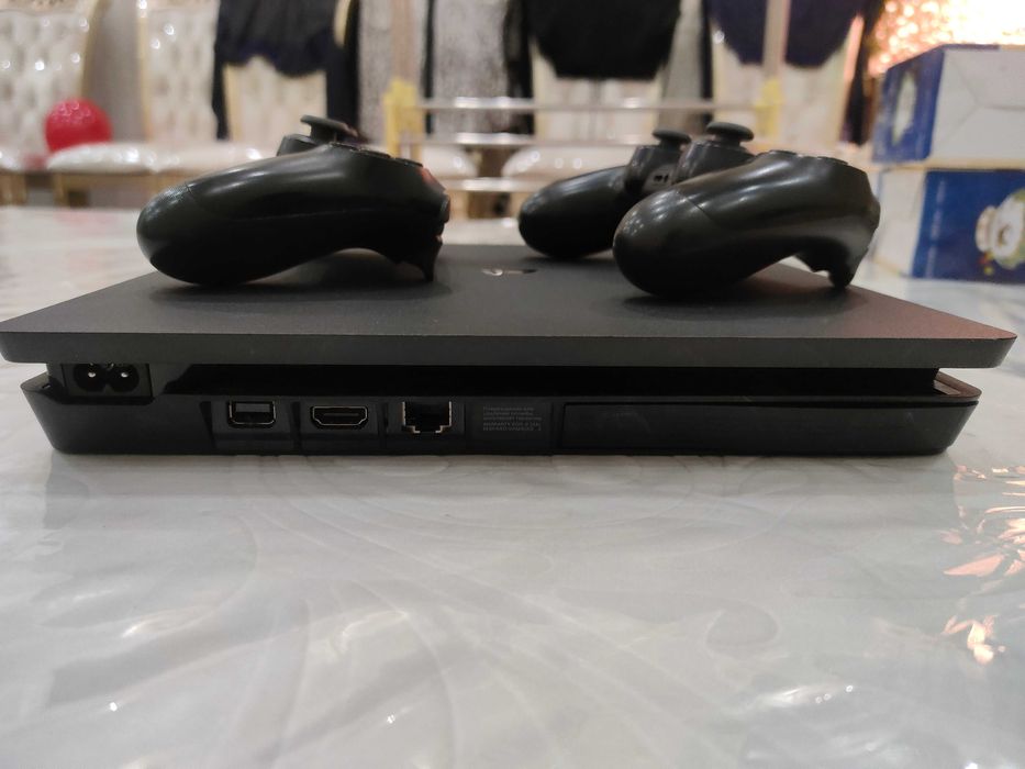 PlayStation 4 slim 512gb 200$