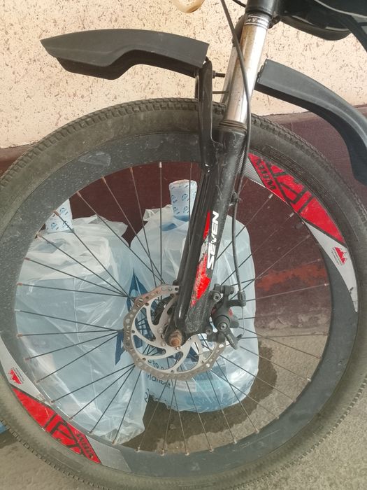 Veloseped sotiladi narxi 800 ming som
26 razmer holati yahshi 
+998