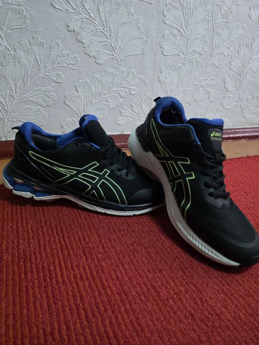 Продам кроссовки