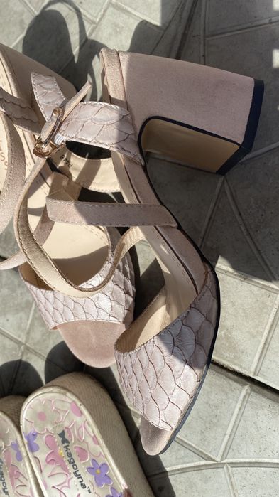 Продам женскую обувь