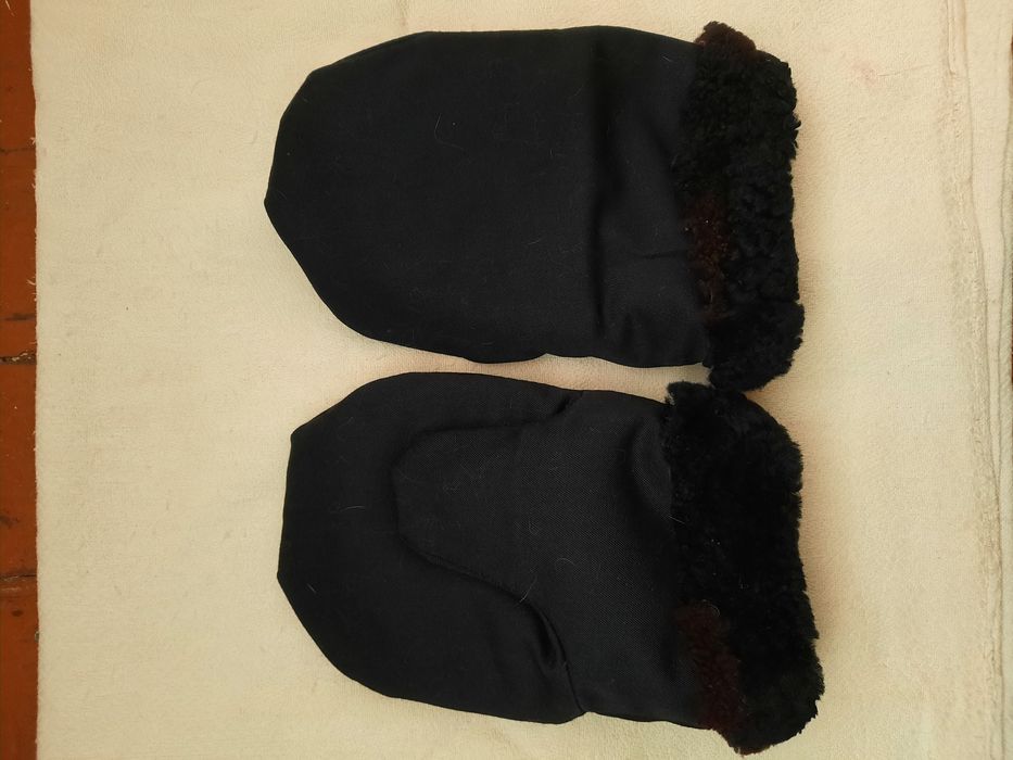 Продам меховые варежки