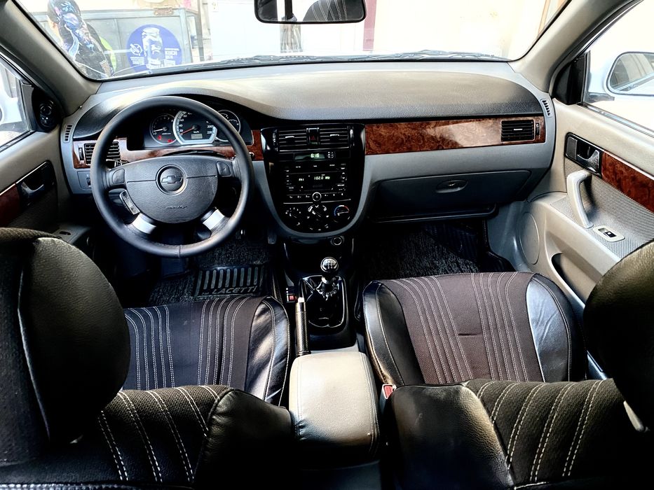 Lacetti 1.8 sotiladi