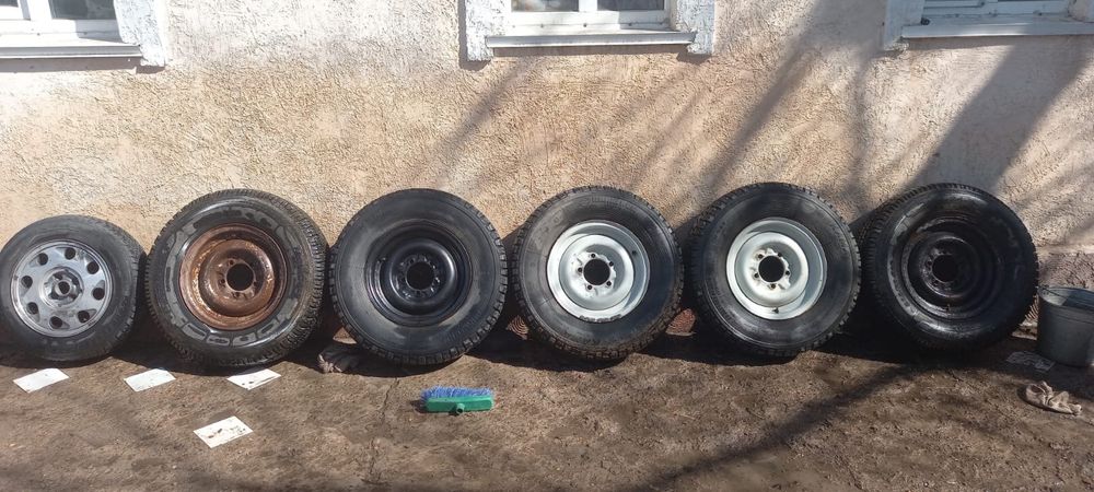 Б/у Колеса на УАЗ с резиной /R15