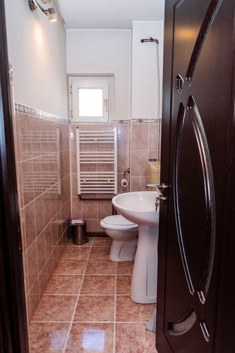 Apartament 3 camere, 75 mp + boxă 18 mp, Băile Herculane