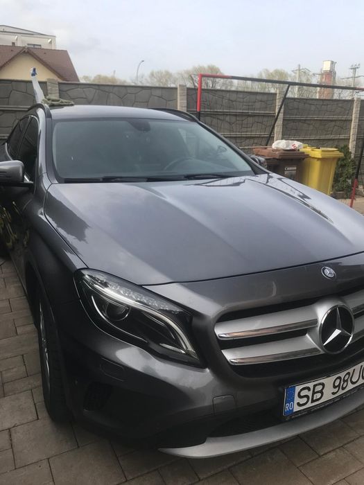 Vând Mercedes GLA220