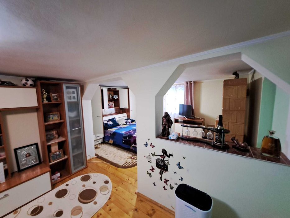 Vand două case in aceeasi curte - Zona Centrala- Pojorâta