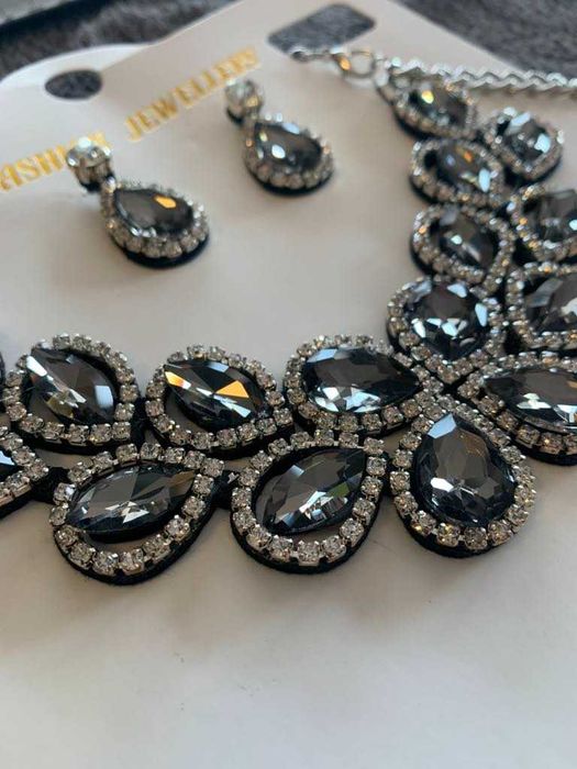 Стилен комплект бижута-Колие и обеци