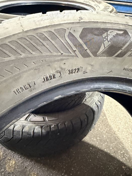 2 buc 215/60/17 Goodyear