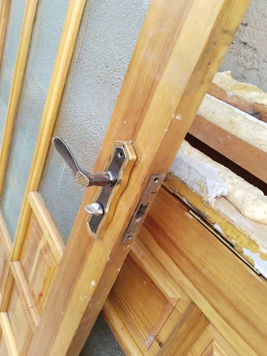 Меж комнатные двери