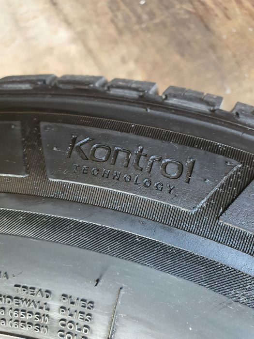 215 15 70 Hankook Vantro за бус