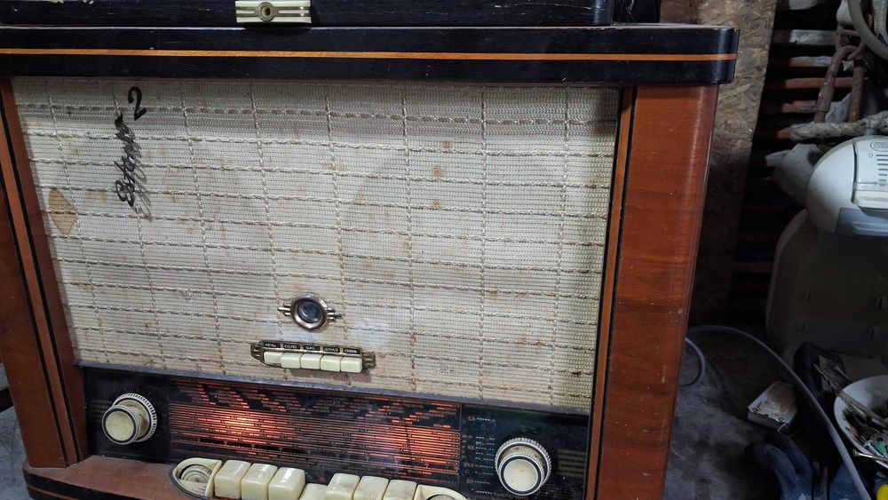 Aparat radio estonia 2 cu tuburi electronice