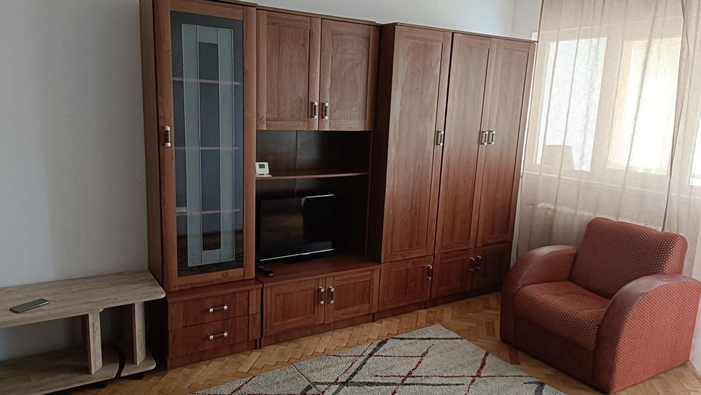 Persoana fizica închiriez ap. 3 camere decomandate Pd. Ros