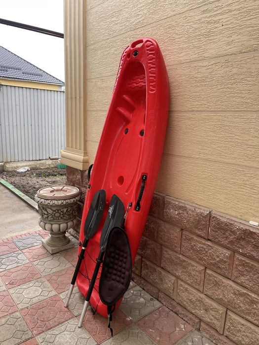 Продам пластиковую лодку (Каяк)