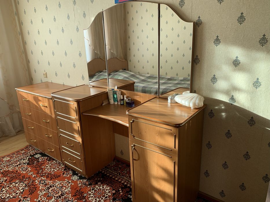 Продам туалетный столик