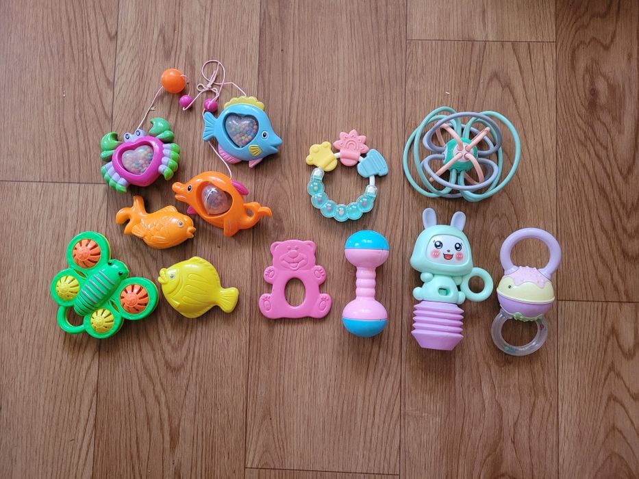 Игрушки погремушки для малыша