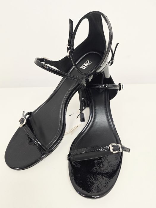 Нови сандали с лачен ефект и масивен ток, Zara, 40