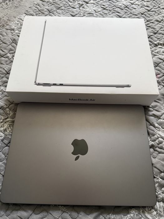 Macbook Air  M3 100%