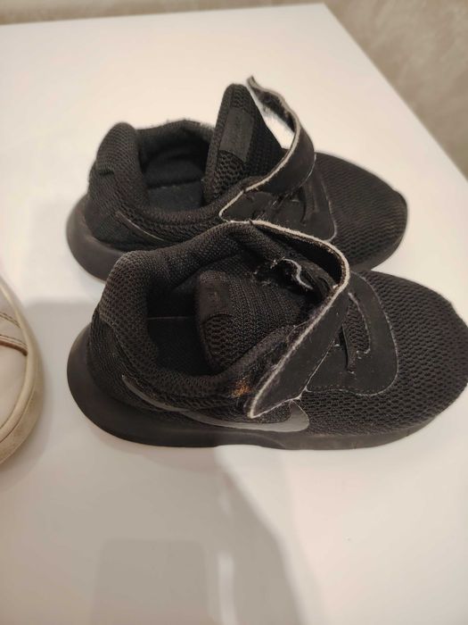 Маратонки Nike номер 25 и Аdidas номер 23.5