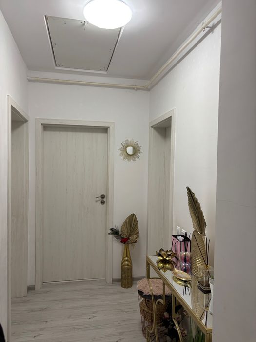 Vand apartament in vila cu curte proprie