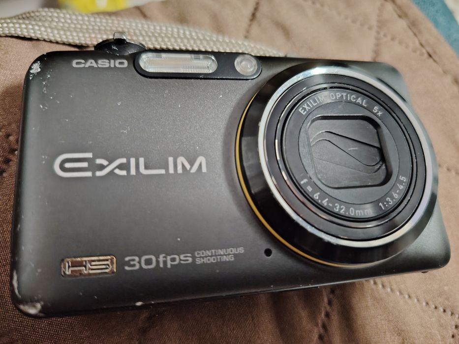 Aparat foto Casio EXILIM EX-FC100