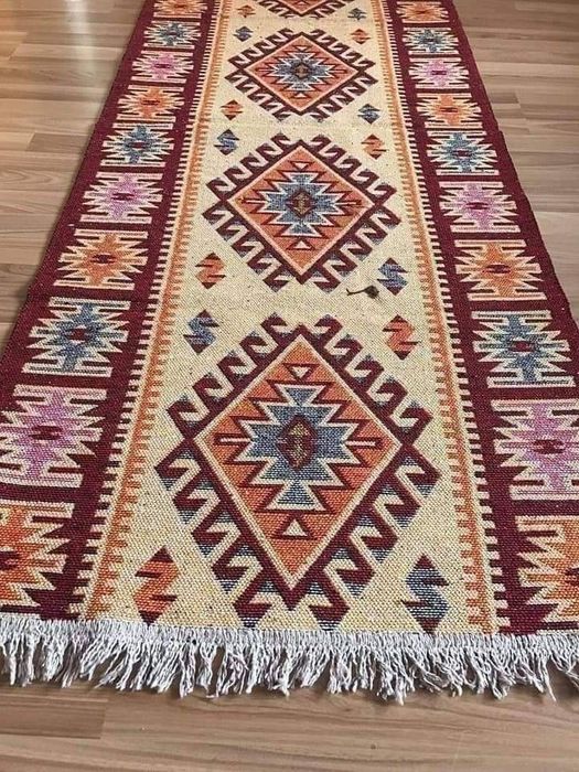 Двулицеви пътеки с чипровски акцент за уютно усещатане за всеки дом