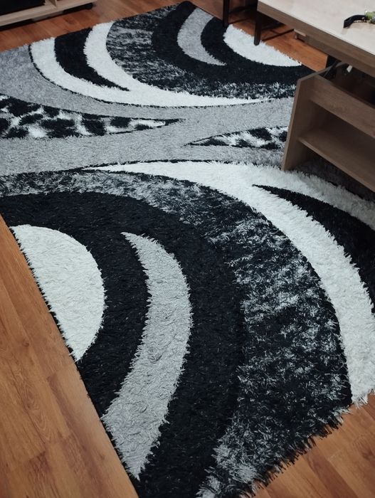 Продавам килим Шаги