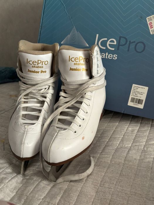 Продам коньки для фигурного катания.