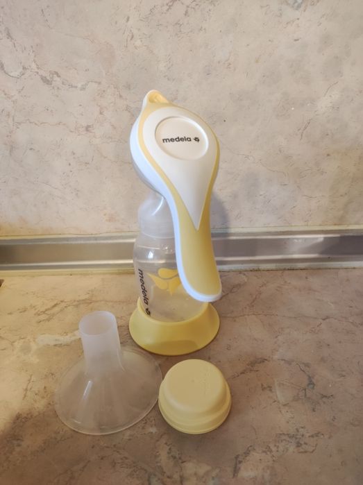 Лот Двуфазна помпа за кърма Medela и възглавница за кърмене