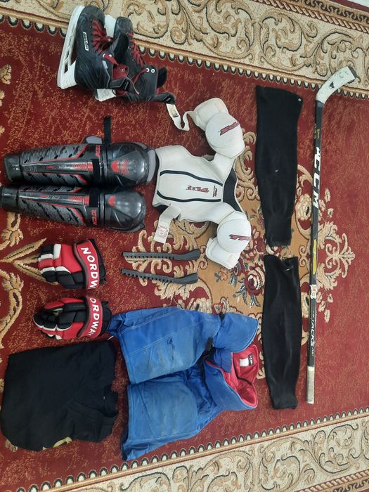 Хоккей,коньки,клюшка