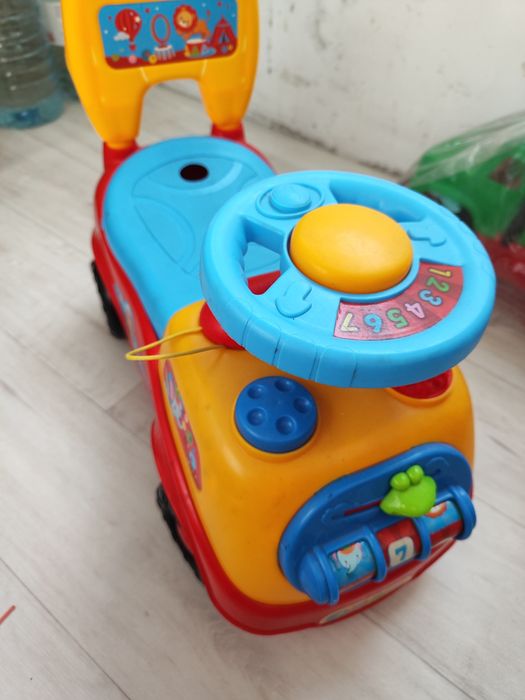 Каталка-машинка для малышей