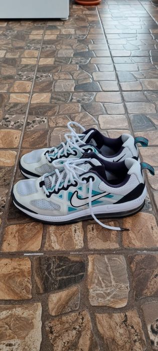 Vand adidasi Nike air max