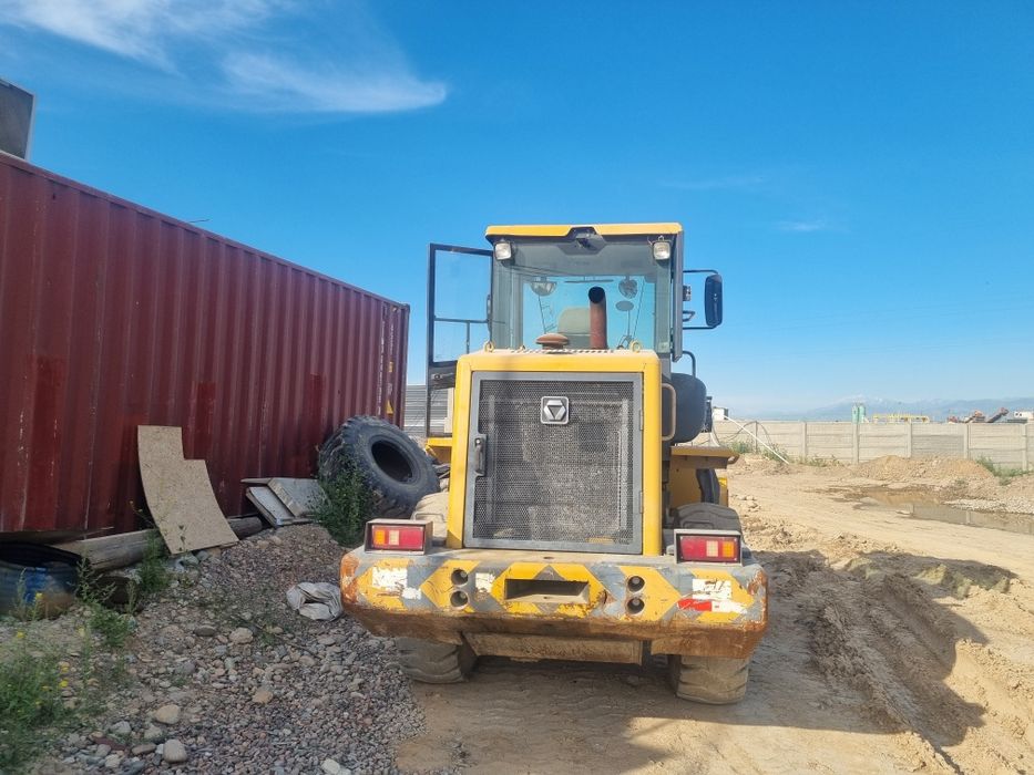 Xcmg pogruzchik 1.8 sotiladi