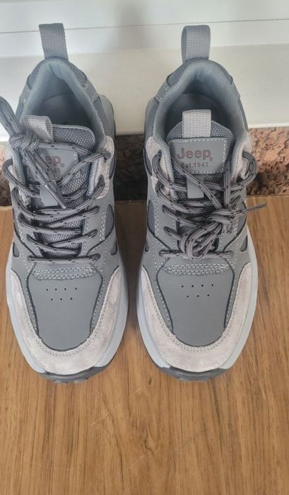 Продам кросовки Jeep