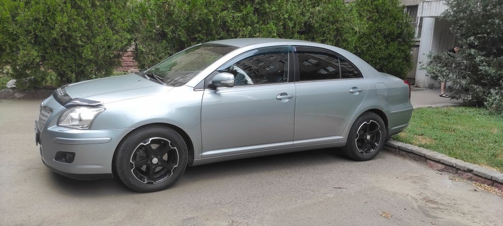 Продам автомобиль Тойота Авенсис