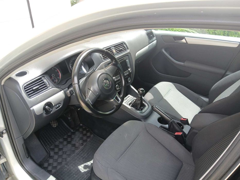 VW Jetta - benzina - 2011 - inmatriculat RO