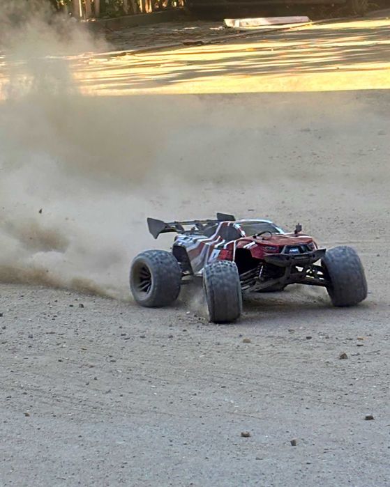 Automodel Maverick Quantum2 XT BRUSHLESS 4WD RC RTR Rosu