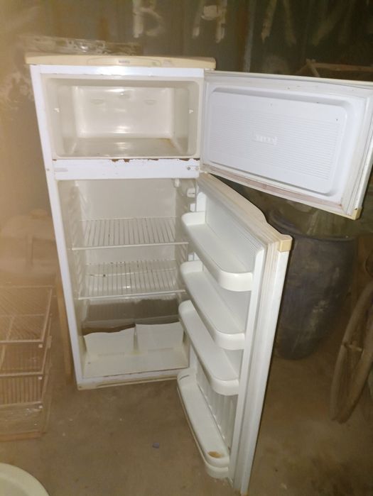 Продаётся холодильник норд двухкамерный двигатель рабочий..