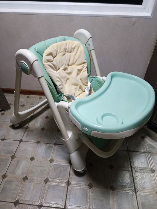 Детские стульчик, столик.