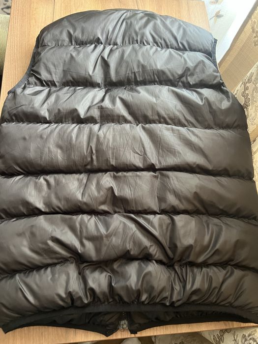 Vand vestă Nike 100% originala