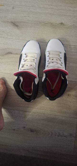 Vând adidasi Air Jordan