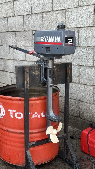 Лодочный мотор Yamaha 2