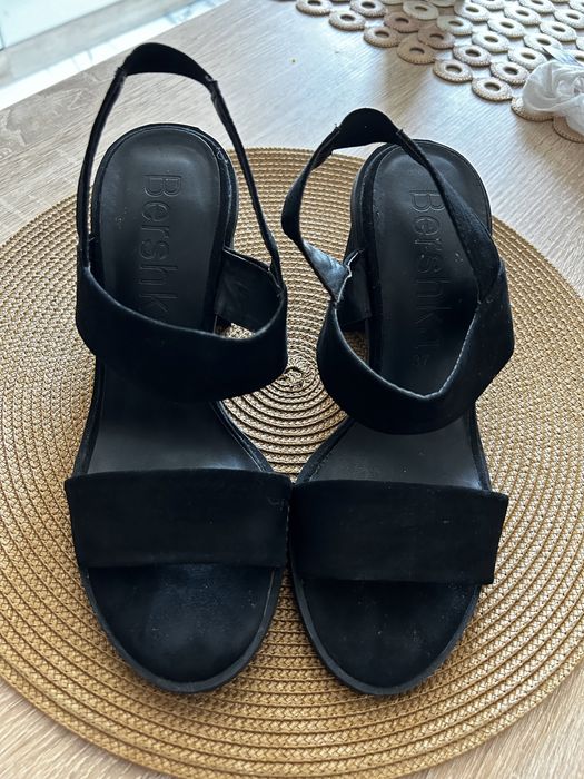 Sandale Bershka noi mar 37