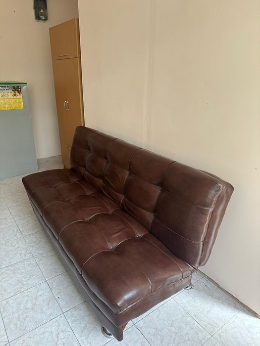 Продам кожаный диван