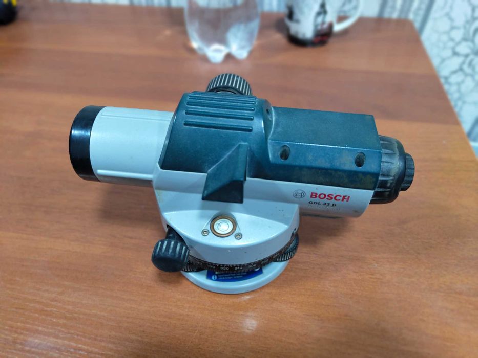 Bosch nivelir oʻzi.