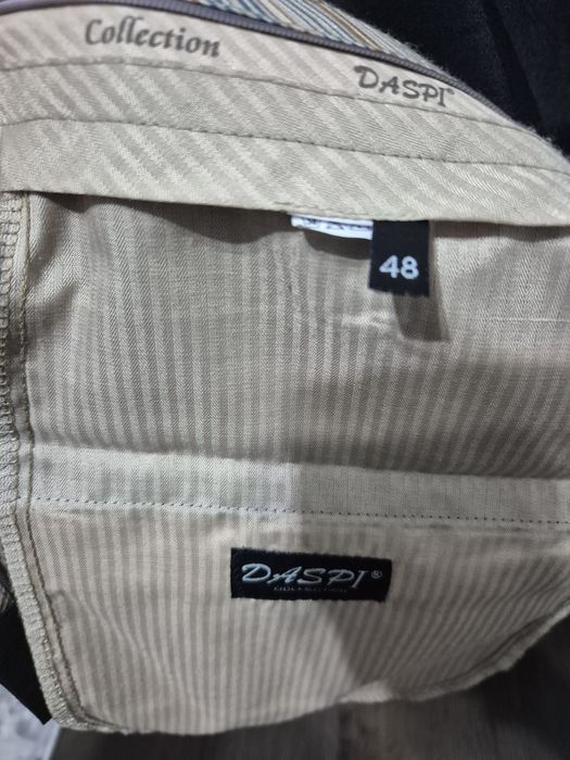 Costum elegant pentru bărbați.