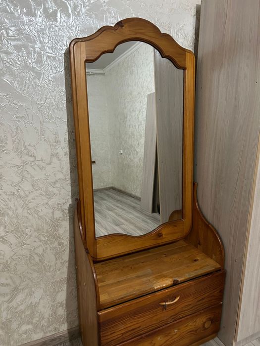 Продам тумбу с зерколом