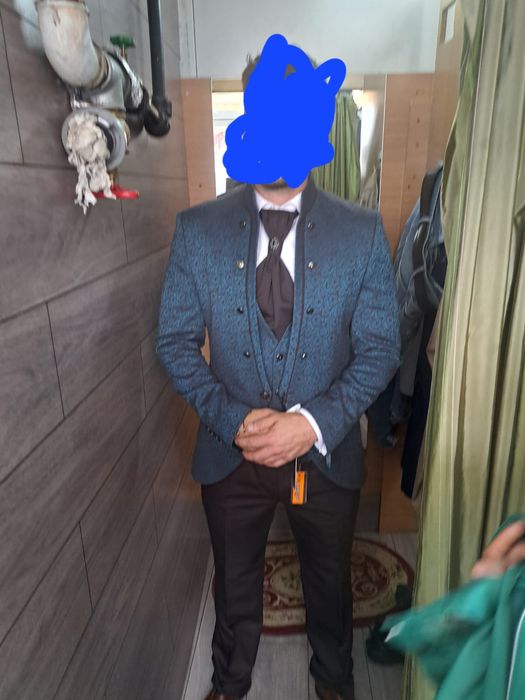 Vând costum de mire
