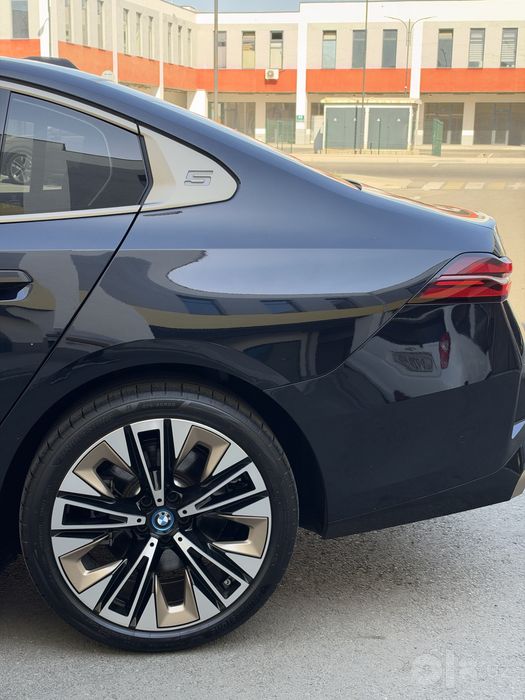 BMW i5 50L full opsiya