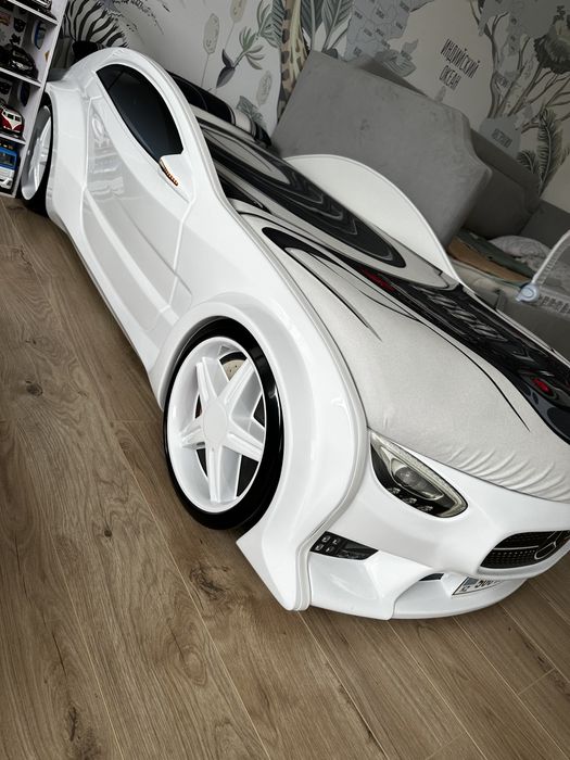 Детская кровать машинка