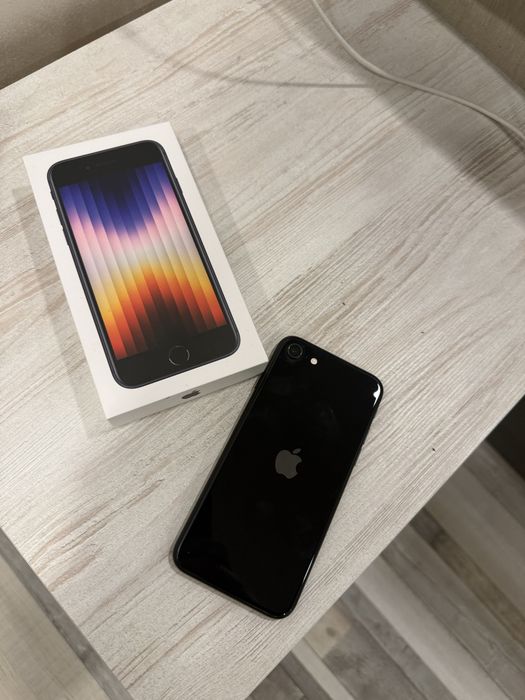Продавам iphone se 2022 gen 3